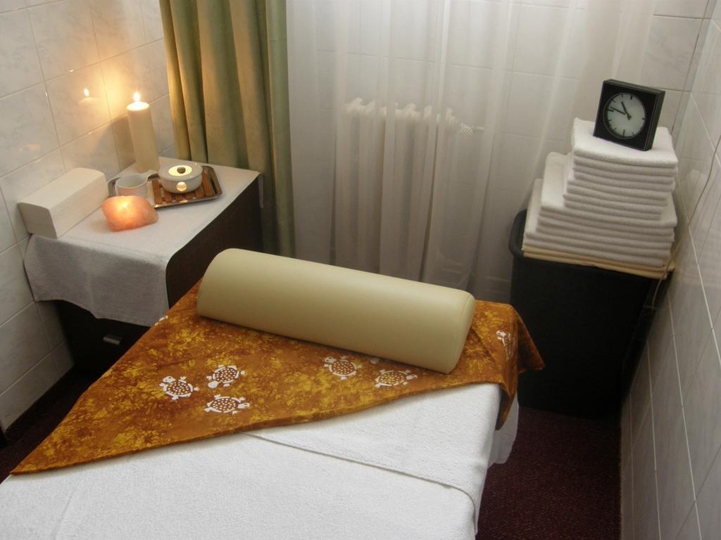 Hotel Astra Тухловице Экстерьер фото